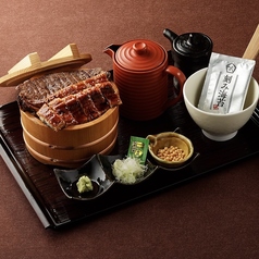 お昼は、完全ご予約制の10名様からご対応します。