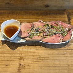 《名物料理》牛タンローストビーフ