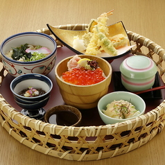 ミニイクラ丼かご盛り膳