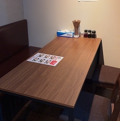 少人数宴会のご利用も可能◎暖かみのある店内はご友人やご家族で気兼ねなくご来店ください。