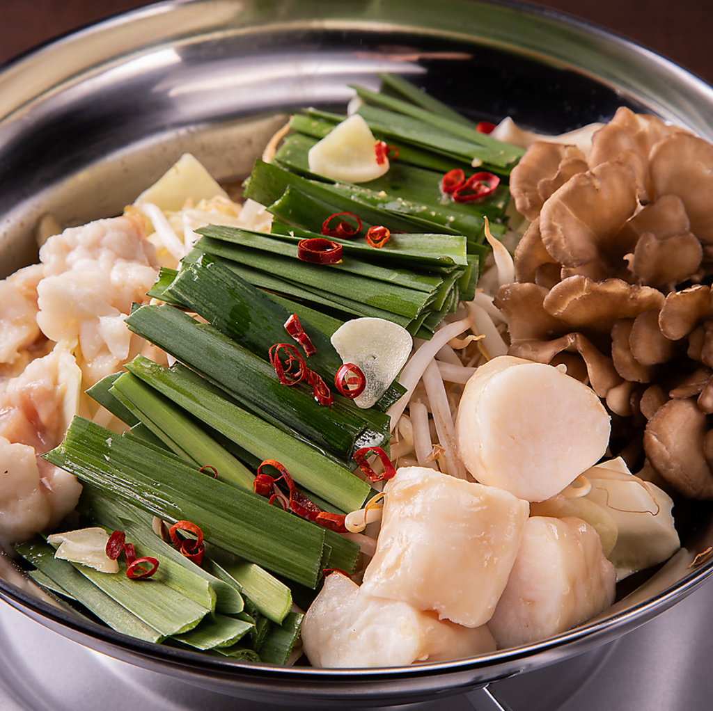 自家製出汁の特製スープを使った国産牛もつのもつ鍋