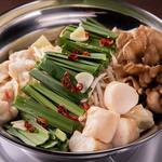 自家製出汁の特製スープを使った国産牛もつのもつ鍋