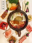 本格四川火鍋料理・・・お好きなスープとお好きな具材でお楽しみいただけます♪食べ放題コースあり◎