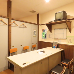 ≪職員室≫いろんな先生がいた職員室で今度は大人の自分達が集合！！懐かしの担任の先生の話やクラスの仲間や現在の仲間の話も楽しめそう！あの頃の時間が蘇ります。8名様まで