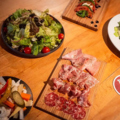 料理メニュー写真&nbsp;イタリア産生ハムとサラミの盛り合わせ