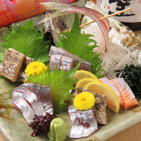 県産食材を使用した料理の数々。鮮度高い魚と日替わりの惣菜料理をお愉しみ下さい