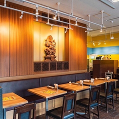 入口すぐ左 &nbsp;右お席の連結可能でので、大人数でもご利用いただけます。