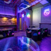 ネオンの光が写真映えをより引き立てます