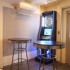 最大8名様でご利用いただける立ち飲み席をご用意しております。ふらっとサク飲みも大歓迎！（予約不可）