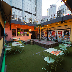 琥珀ビル６Fエレベーターを出てすぐ前に広がる吹き抜け空間♪30～40名収容可能♪予算等お気軽にお問い合わせください！