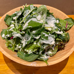 有機野菜を使った山盛りグリーンサラダ