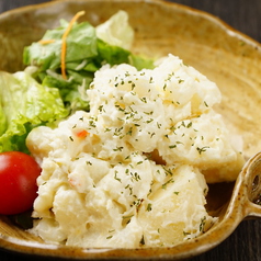 藁焼きベーコンと黒胡椒のポテトサラダ