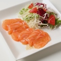 料理メニュー写真 サーモンのカルパッチョ
