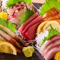 料理メニュー写真&nbsp;築地直送！刺身盛り合わせは鮮度が命！
