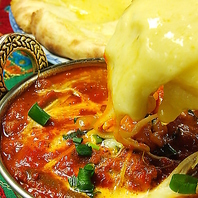 大人気チーズナンセット、一度食べると止まらない。