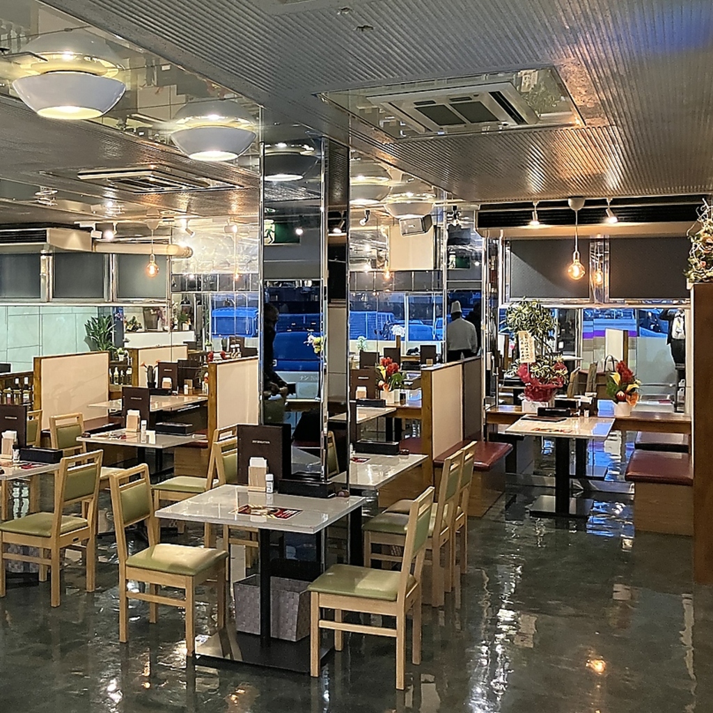 店内はOPENにあたって改装済みのため、清潔感があります。