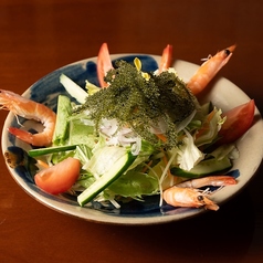 海ぶどうと海老のサラダ