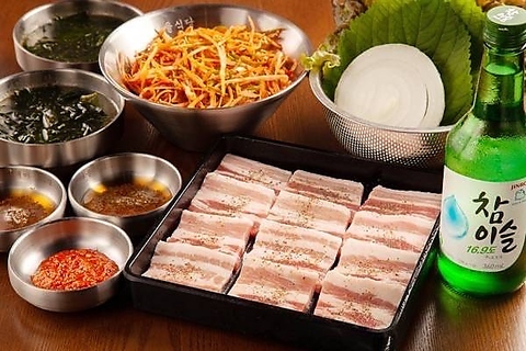 韓国料理の定番！サムギョプサルやチヂミなど単品料理も充実♪