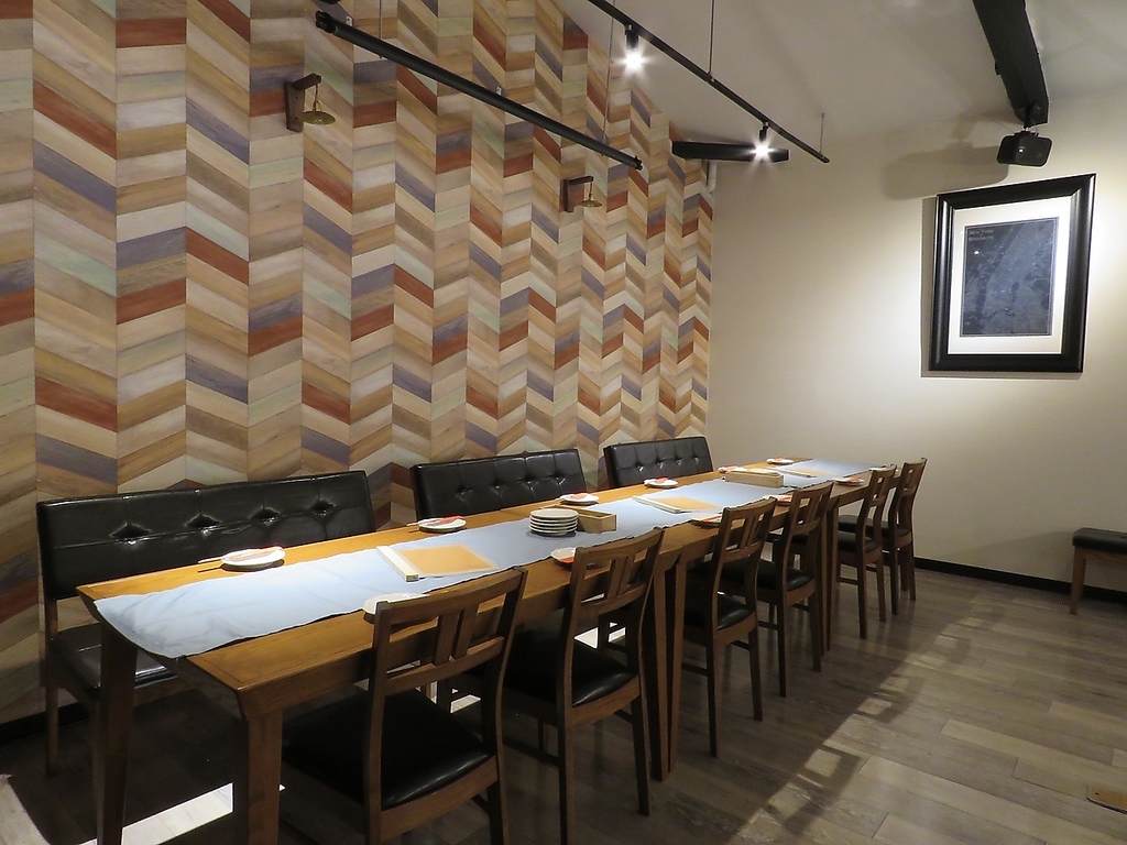 プロジェクター、マイク完備♪貸切は平日20名様～、週末30名様～OK！あなたの希望にお応えします♪