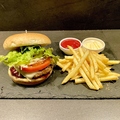 料理メニュー写真&nbsp;ハンバーガー&フライドポテト塩