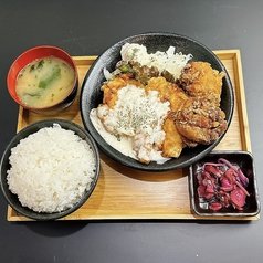 おなかまんぷく弁当　（ももむね各1個＋チキン南蛮Orチキンカツ）（テイクアウトは、味噌汁別売りです。）