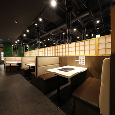 【少人数から大歓迎！1～2名様で利用◎】コンパクトながらも快適に過ごせるお席です。デートなどの利用にぴったり◎