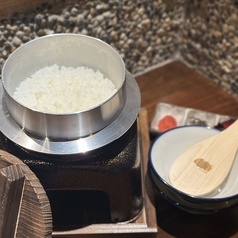 釜で炊いた銀シャリとお供