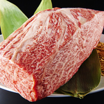 しゃぶしゃぶや焼き鳥も良いですが、やっぱり焼き肉でしょ！！わんさか盛られた和牛を是非！！