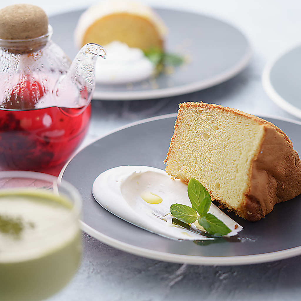 思わず写真を撮りたくなるような、見た目も楽しめるデザートをご用意しております！食事の〆にぜひ！