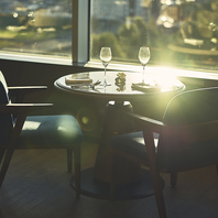 穏やかな時が流れる空間で上質な食を提供いたします。