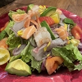 料理メニュー写真 海鮮とアボカドのサラダ