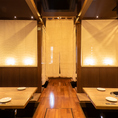 すだれの間仕切りを下すと4名様や6名様の半個室でご利用いただけます！