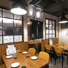 オープン席になりますが、どのお席に座られてもテレビをご視聴でき、YouTube、Netflix、Amazonプライムのサブスクからスポーツ観戦のできるDAZNもご視聴頂けます!楽しいお食事とお酒と共にゆったりして頂けることと思います!