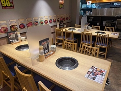 3名様×1卓ございます。女子会や友人飲み、会社飲みなど様々なシーンでご利用いただけます。