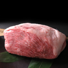 きめ細やかな肉質と、口どけの良い脂が織りなす極上の味わい。