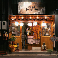 沖縄民家風の空間♪赤瓦の屋根やシーサーがお出迎え