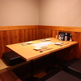 広々と4名様でご利用いただける小上がりの掘りごたつ席！1卓最大6名様までご利用も可能です♪和情緒漂うアットホームな空間は時間を忘れてゆったりとおくつろぎいただけます！