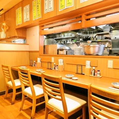 落ち着きの良いカウンター席もございます。