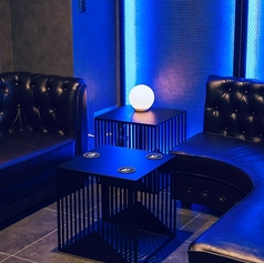 最大4人まで着席可能なソファです。リラックスしてお座りいただけます。