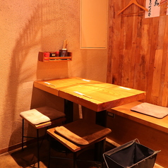 4名様用のテーブル席。少人数での飲み会やご家族でのお食事にぴったりのお席です◎落ち着いた空間で至福のひとときを♪