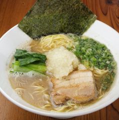 小麦からこだわった麺と濃厚スープの相性抜群！！