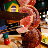 大人数利用に最適なブラジル式BBQ「シュラスコ」！新橋駅7分の当店は、熟成肉を好きな分だけお召し上がりいただけます！食べ放題をお楽しみください