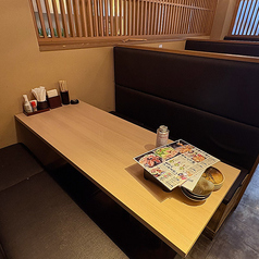 4名様のテーブル。リニューアルに伴いおしゃれに一新！！お早めにご予約ください。