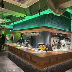 初めての方も大歓迎!オープンしたてのMINT’S HOUSEは、綺麗で清潔感あふれる店内が魅力です。おしゃれで明るい雰囲気の中で、リラックスしながらお飲み物や料理をお楽しみいただけます。また、出会いの場としてもぴったりです◎