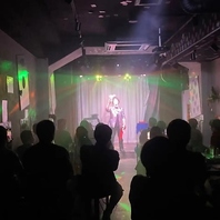 迫力満点のライブパフォーマンスを間近で体感♪