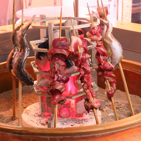 和と伊の融合！囲炉裏焼きと薪窯ピザを自然派ワインで味わう新感覚の炉端イタリアン