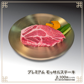 厚い生肉(肩ロース）と韓国伝統の炭火から出てくる豊かな肉汁。。