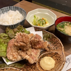 鶏の唐揚げ定食