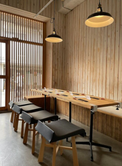 当店はおひとり様大歓迎！気軽に立ち寄りやすい雰囲気で、お好きなお酒とおつまみを楽しむことができます。カウンター席で自分だけの特別な時間を過ごし、リラックスしながら料理の味わいを堪能してください。