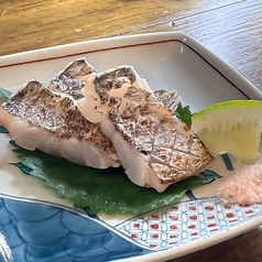 旬の味覚を贅沢に。八つの心尽くしの料理と一杯。